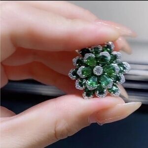 Sparkling Green Floral Gemstone Ring with Silver Accents